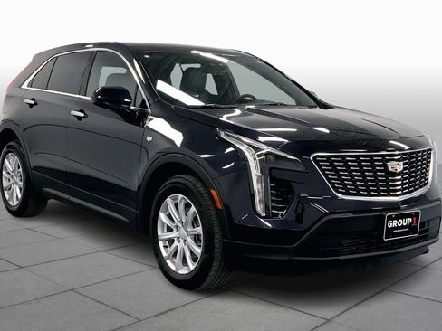 Used 2023 Cadillac XT4 Luxury w/ Cold Weather Package image 3