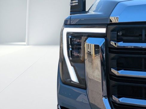 Used 2024 GMC Sierra 2500 SLT w/ SLT Premium Package image 8