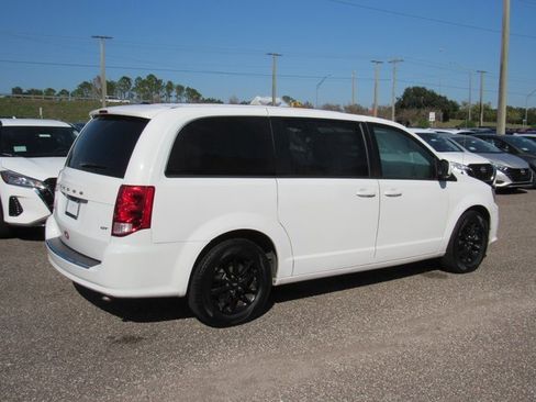 Used 2020 Dodge Grand Caravan GT image 3