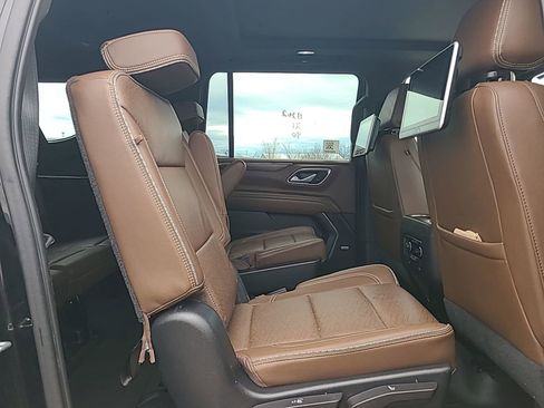 Used 2021 Chevrolet Suburban High Country AWD/4WD image 9