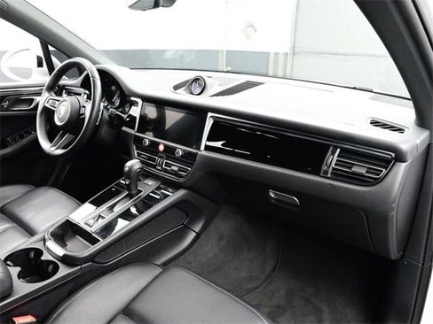 Used 2024 Porsche Macan w/ Premium Plus Package image 19