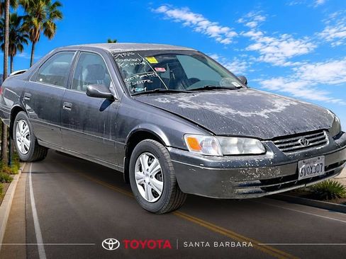 Used 2000 Toyota Camry LE w/ Value Pkg 4 FWD image 1