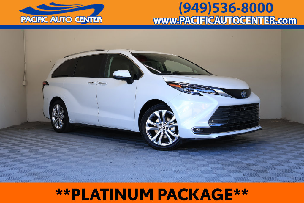 Used 2024 Toyota Sienna Platinum FWD image 1