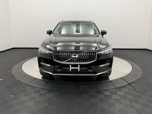 Used 2023 Volvo XC60 B5 Plus AWD/4WD image 2