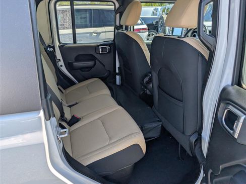 Used 2020 Jeep Gladiator Sport w/ Quick Order Package 24S image 11