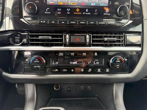 Used 2025 Nissan Pathfinder SL AWD/4WD image 18