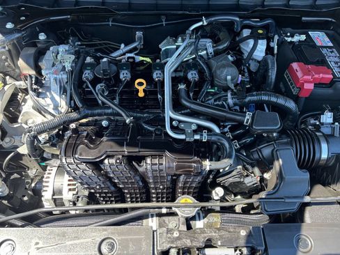 Used 2025 Nissan Altima 2.5 SV FWD image 32
