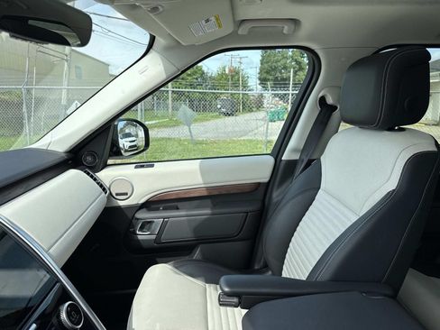 Used 2025 Land Rover Discovery S AWD/4WD image 15