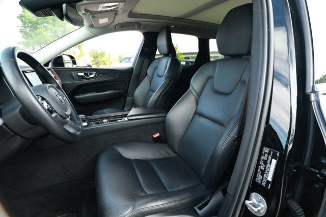 Used 2023 Volvo XC60 B5 Plus FWD image 24