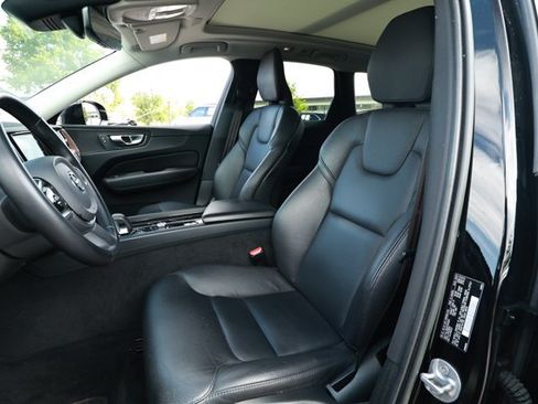 Used 2023 Volvo XC60 B5 Plus FWD image 24