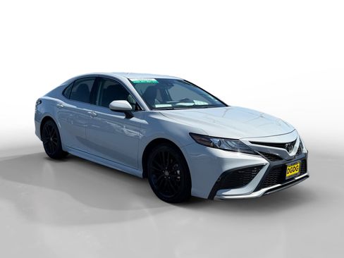 Used 2024 Toyota Camry XSE FWD image 7