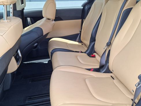 Used 2022 Kia Carnival EX FWD image 20