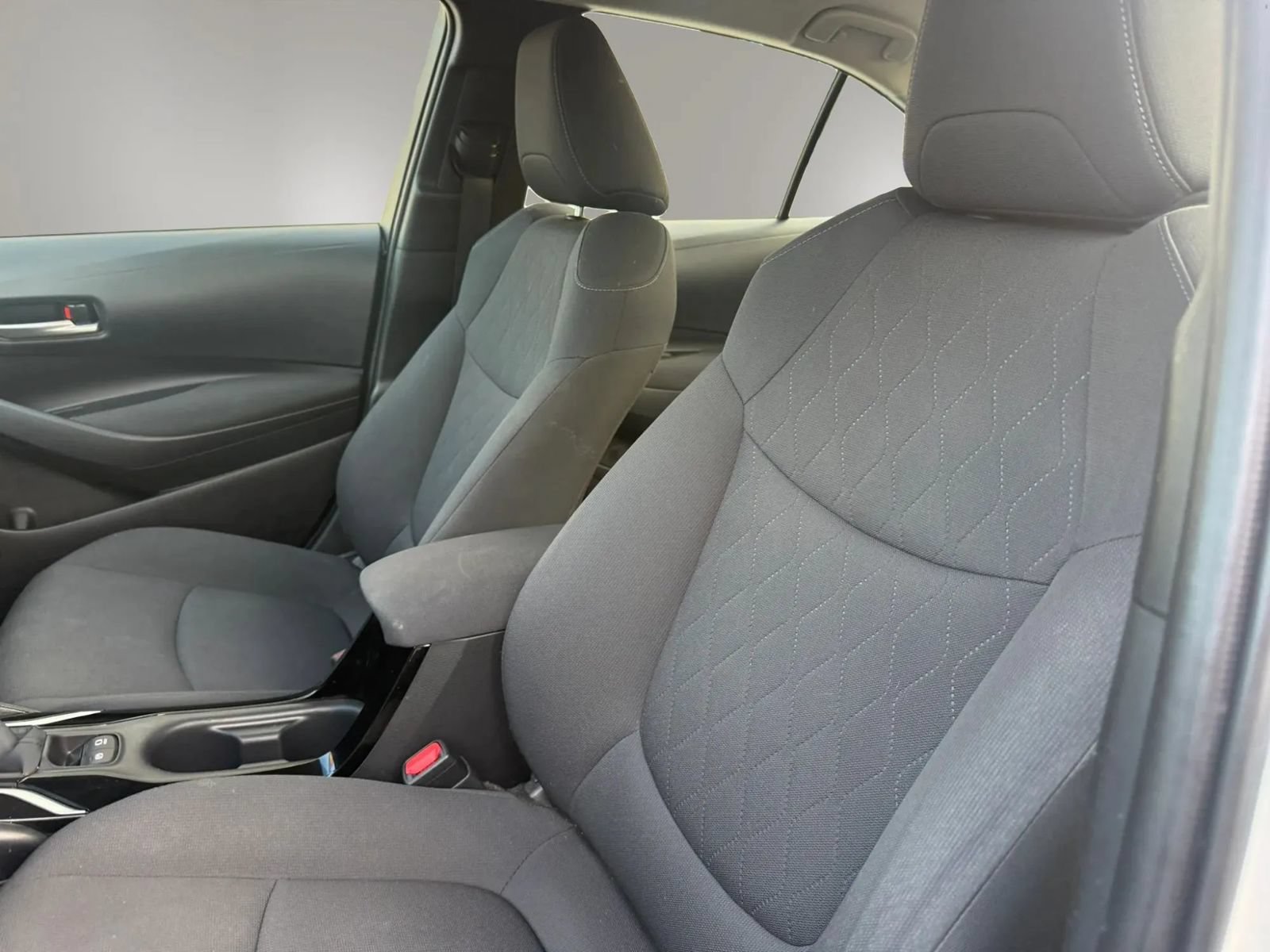 Used 2021 Toyota Corolla LE FWD image 15