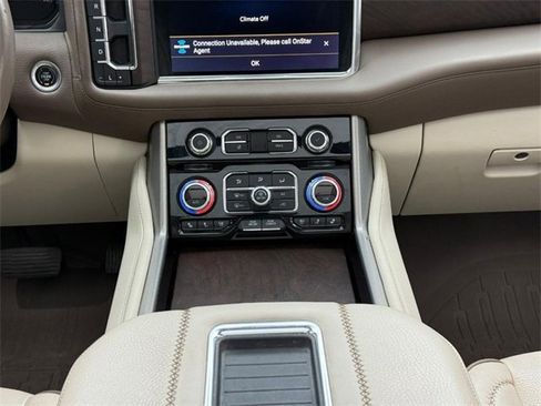 Used 2021 GMC Yukon Denali w/ Denali Premium Package image 16