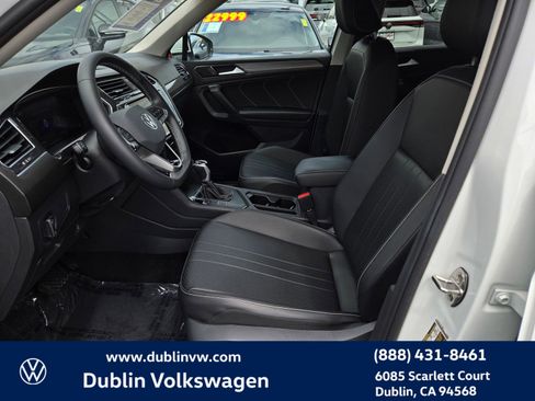 Used 2023 Volkswagen Tiguan SE FWD image 17