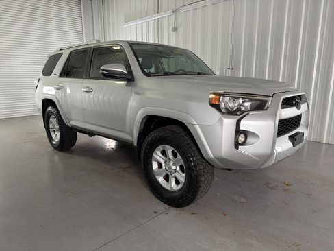 Used 2018 Toyota 4Runner SR5 Premium image 3