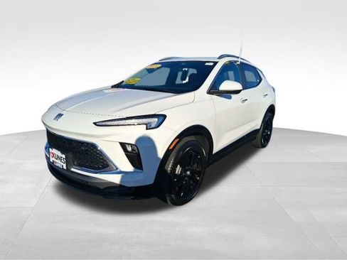 Used 2024 Buick Encore GX Sport Touring image 2