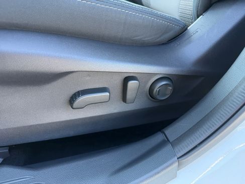 Used 2025 Subaru Outback Premium AWD/4WD image 18