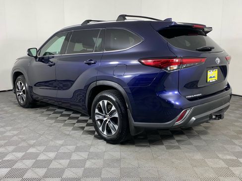 Used 2021 Toyota Highlander XLE image 19