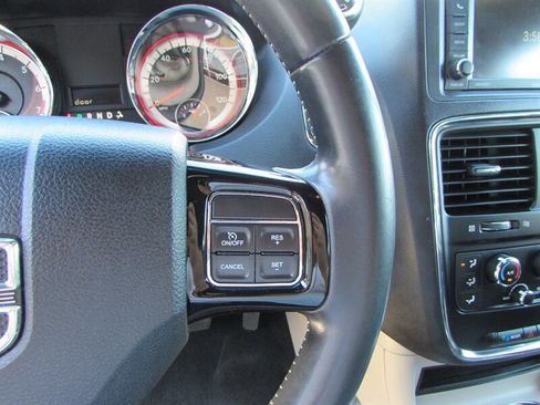 Used 2017 Dodge Grand Caravan SXT FWD image 15