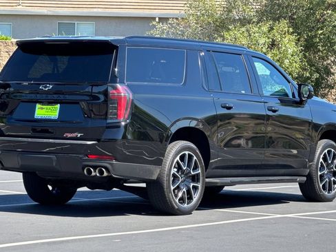 Used 2026 Chevrolet Suburban RST RWD image 11