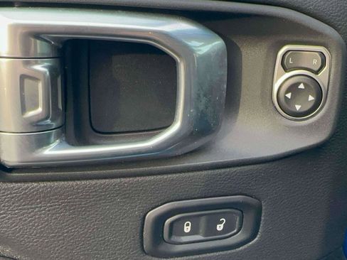 Used 2025 Jeep Wrangler Unlimited Sahara w/ Safety Group image 13