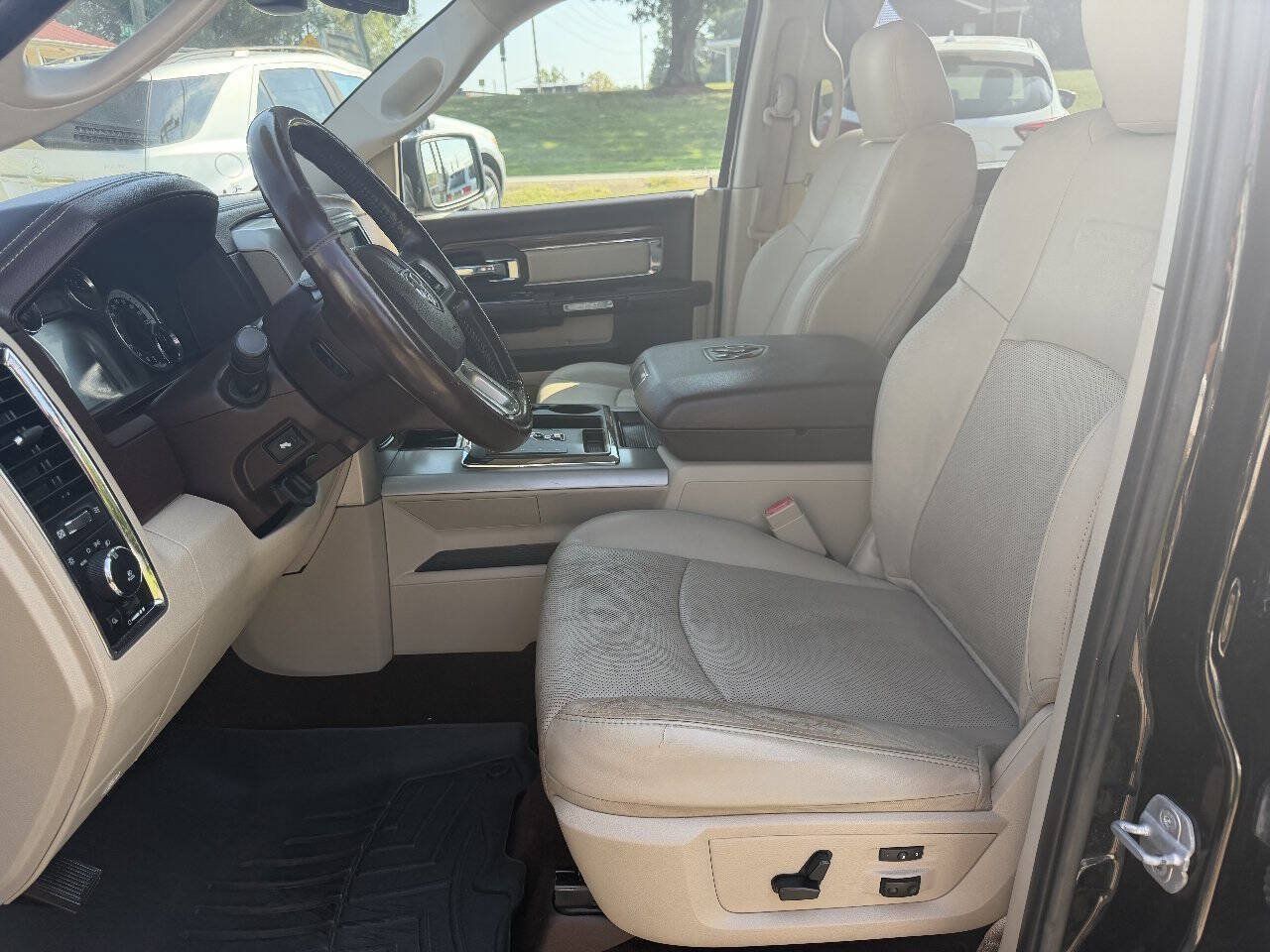Used 2013 RAM 1500 Laramie w/ Convenience Group AWD/4WD image 7