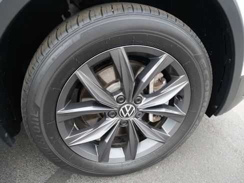 Used 2022 Volkswagen Tiguan SE AWD/4WD image 38