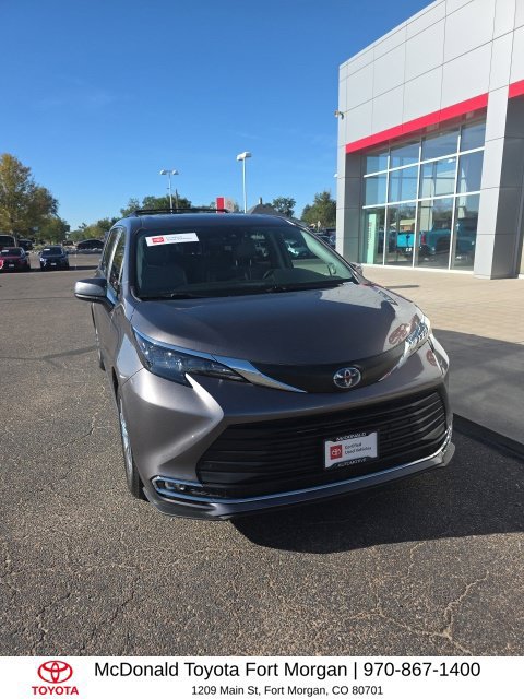 Used 2024 Toyota Sienna XLE w/ XLE Plus Package AWD/4WD image 6