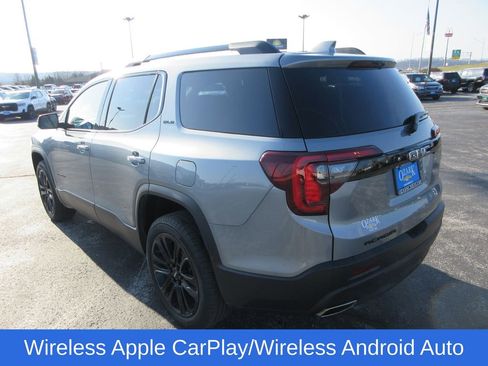 Used 2023 GMC Acadia SLE w/ Driver Convenience Package image 3