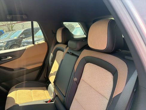 Used 2025 Chevrolet Equinox ACTIV image 11