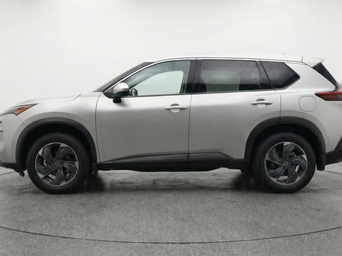 Used 2025 Nissan Rogue SV FWD image 5