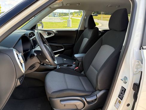 Used 2024 Kia Soul LX FWD image 26