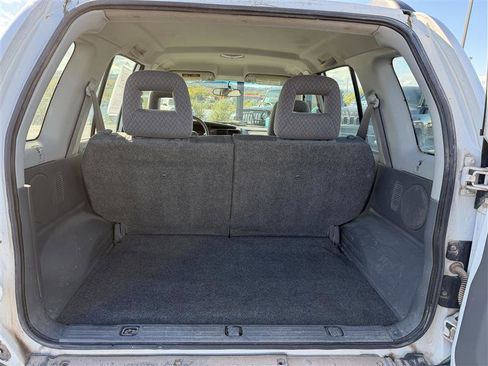 Used 2004 Chevrolet Tracker 4WD w/ Preferred Equipment Group image 12