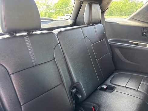 Used 2023 Chevrolet Traverse RS image 23