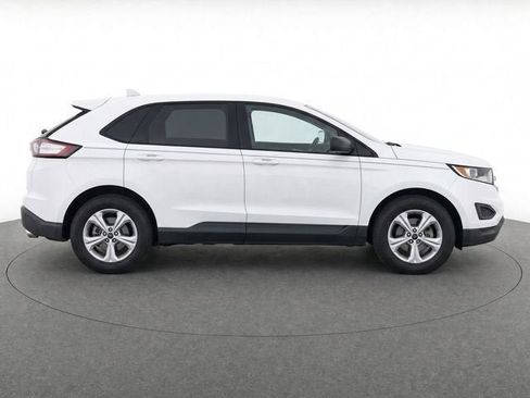 Used 2018 Ford Edge SE FWD image 3