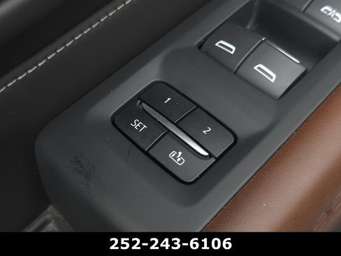 Used 2023 GMC Yukon Denali Ultimate AWD/4WD image 12