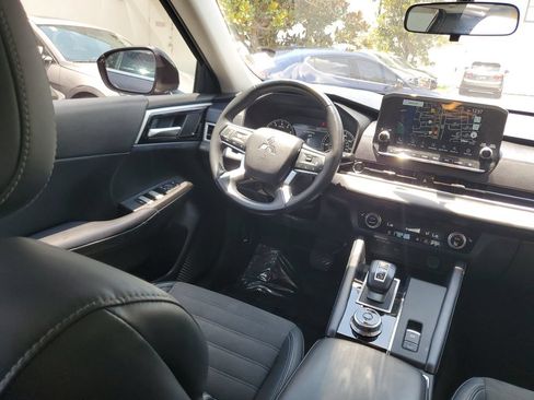 Used 2023 Mitsubishi Outlander SE FWD image 16