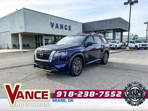 Used 2024 Nissan Pathfinder SL w/ SL Premium Package FWD image 3