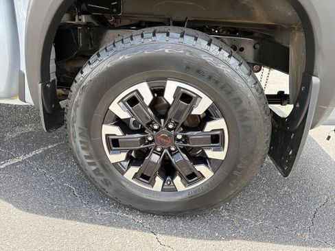 Used 2024 Nissan Frontier PRO-4X w/ Technology Package AWD/4WD image 19