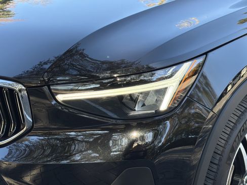 Certified 2025 Volvo XC40 B5 Core image 6