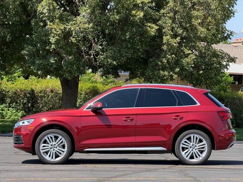 Used 2018 Audi Q5 2.0T Premium Plus w/ Premium Plus Package AWD/4WD image 2