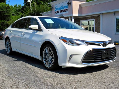 Used 2017 Toyota Avalon Limited image 5