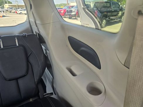 Used 2024 Chrysler Pacifica Touring-L FWD image 28