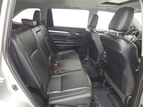 Used 2019 Toyota Highlander XLE AWD/4WD image 37