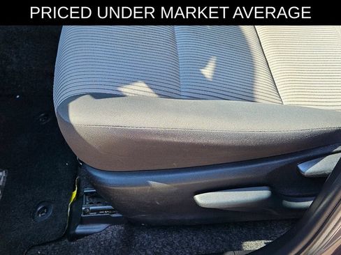 Used 2013 Toyota RAV4 LE AWD/4WD image 14