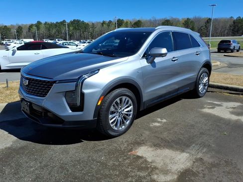 Used 2025 Cadillac XT4 Premium Luxury image 3