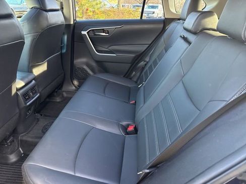 Used 2020 Toyota RAV4 XLE Premium image 23