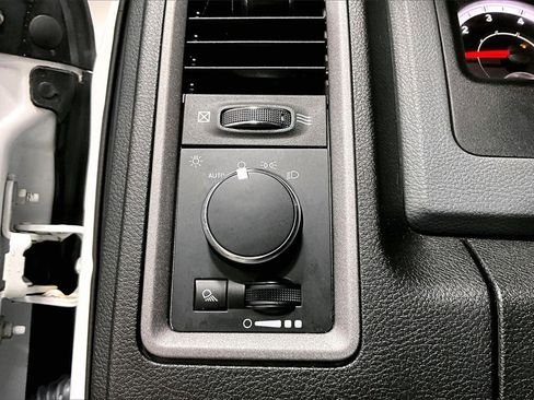 Used 2018 RAM 2500 Tradesman w/ Chrome Appearance Group image 16