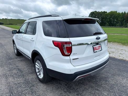 Used 2017 Ford Explorer XLT FWD image 9